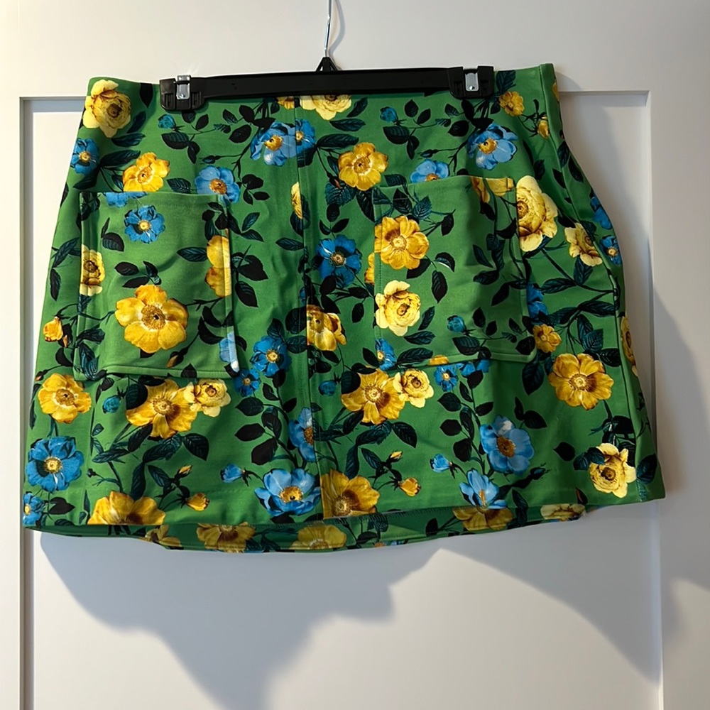 Floral mini skirt
